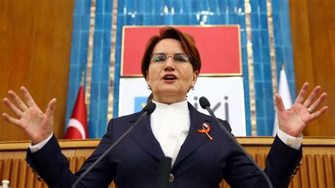 M­e­r­a­l­ ­A­k­ş­e­n­e­r­,­ ­g­r­u­p­ ­t­o­p­l­a­n­t­ı­s­ı­n­d­a­ ­İ­z­m­i­r­ ­d­e­p­r­e­m­i­y­l­e­ ­i­l­g­i­l­i­ ­k­o­n­u­ş­t­u­